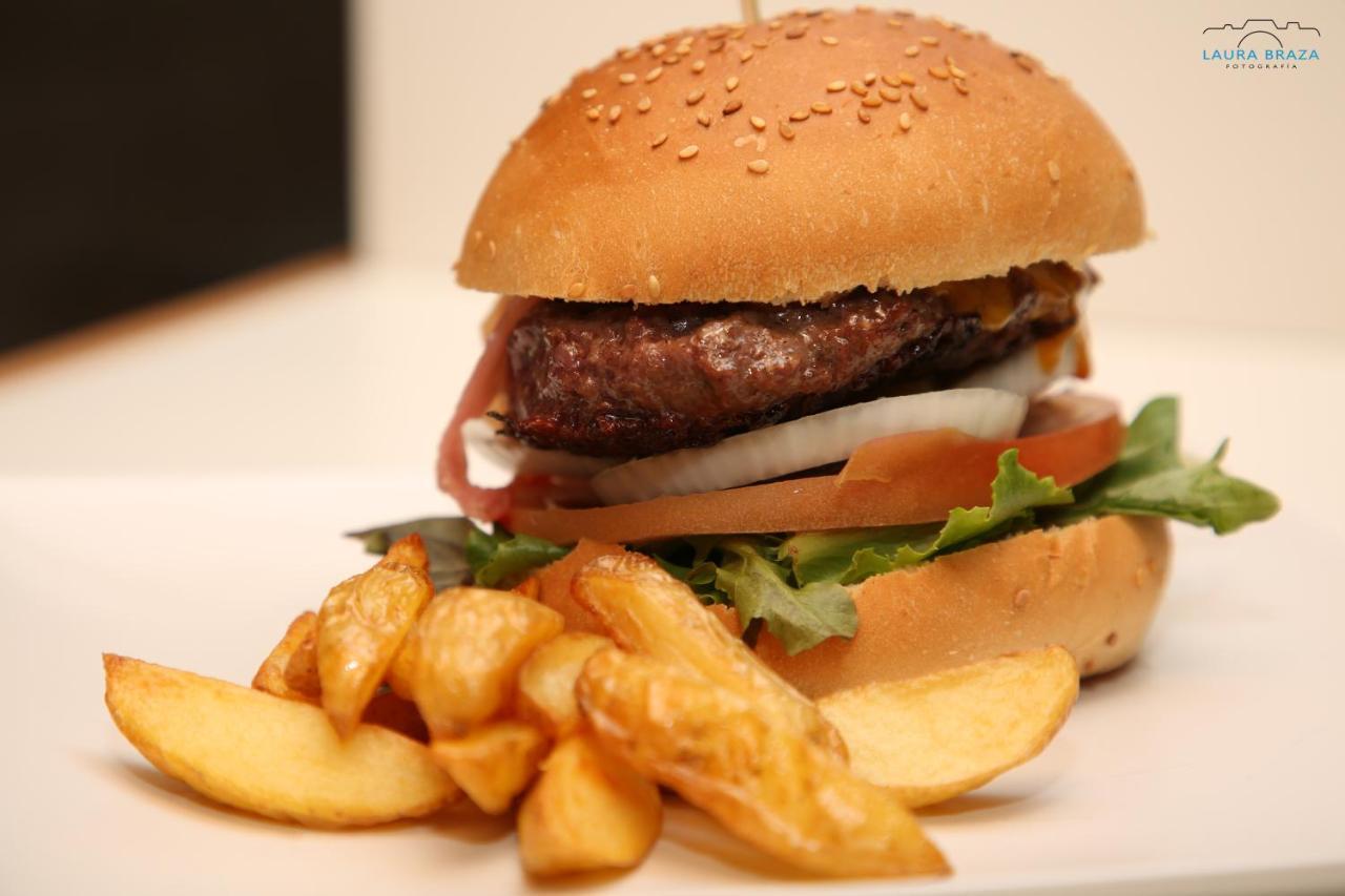 Отель La Janda Вьер де ла Фронтера Экстерьер фото A hamburger with chips